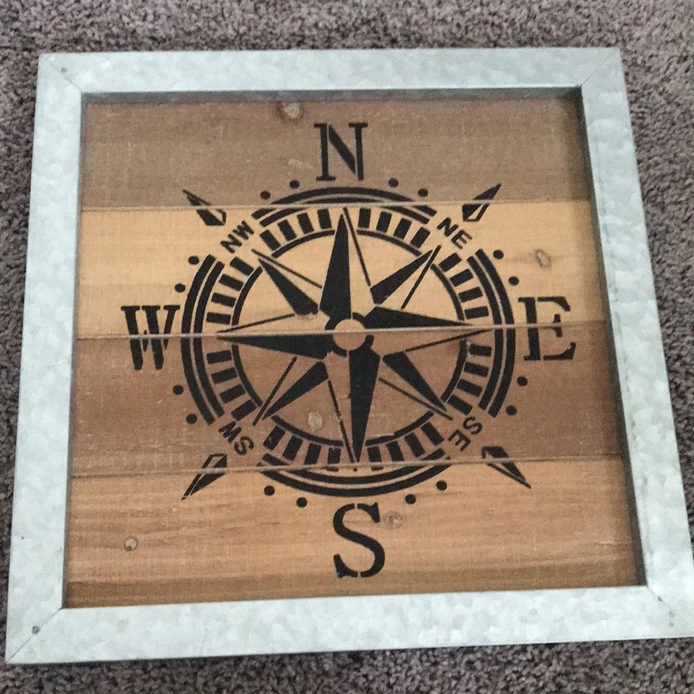 Compass wall decor